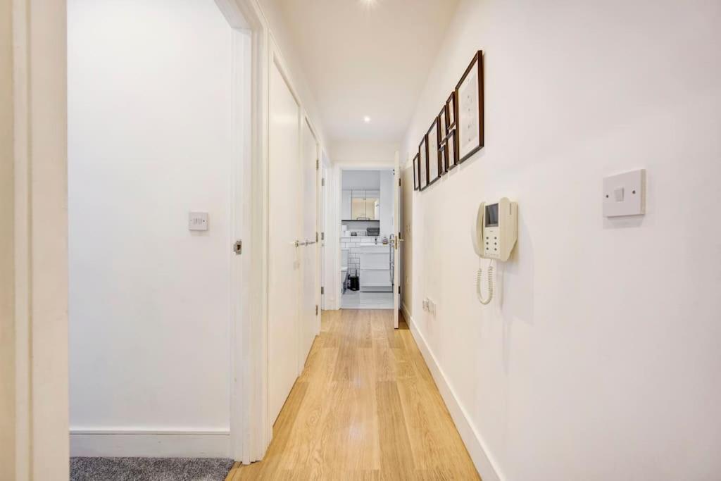 Prime Location In Tower Bridge, 2 Bedroom * Londra