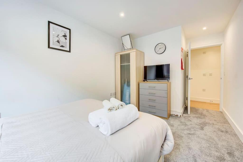 Prime Location In Tower Bridge, 2 Bedroom Londra